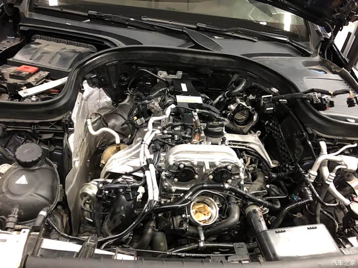 【图】求260车型 去了发动机上面的黑色盖子的图片_奔驰glc论坛_汽车