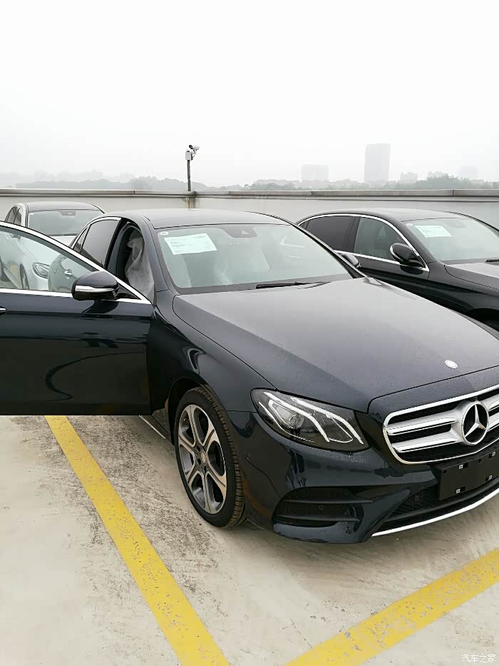 请问新e大标运动有没有碳灰蓝这种色