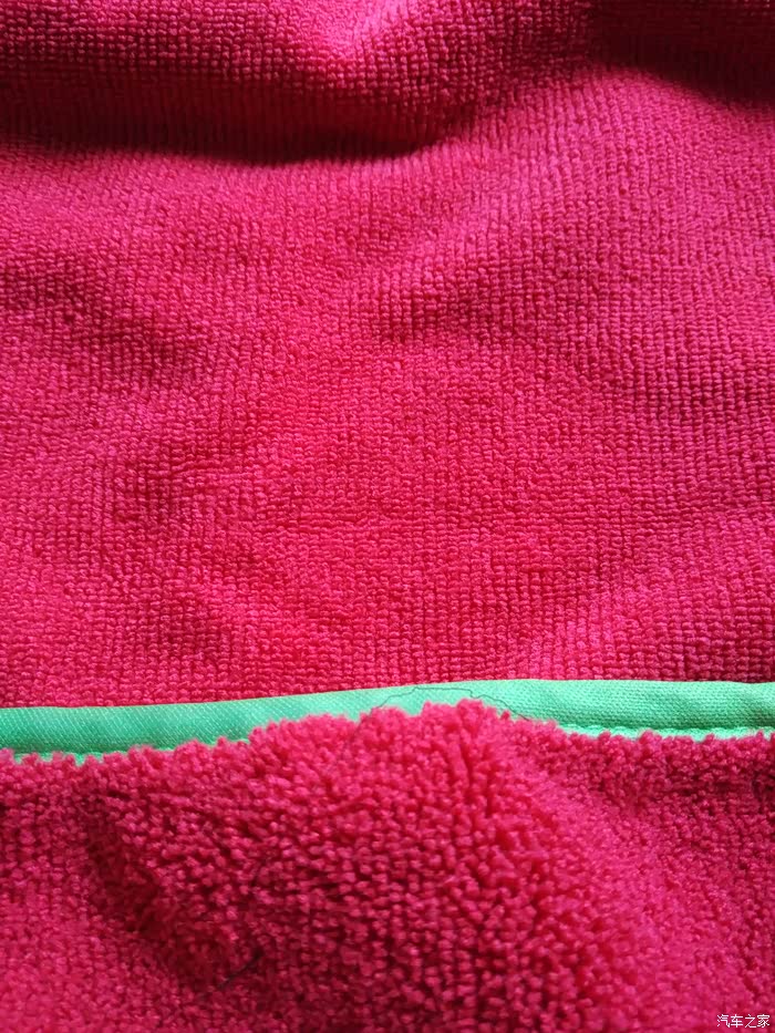 这是cg的mic-997-1毛巾,长短绒的,短绒面用来下蜡,长绒面收水和下蜡后