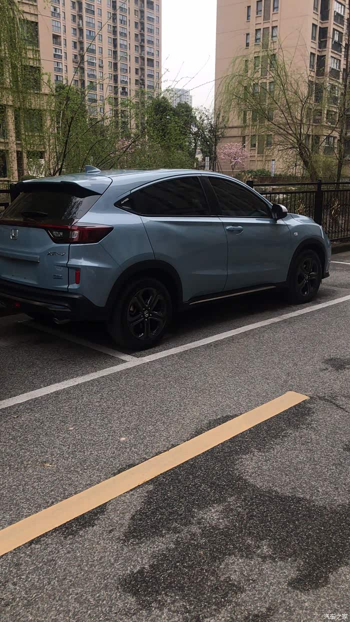 本田xrv丹宁蓝和白色哪个更保值