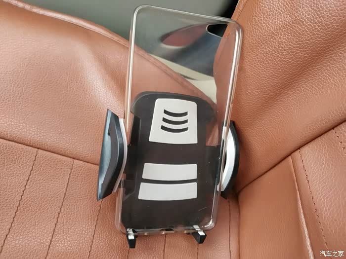 四川长安家族diy为逸动安装车载手机支架