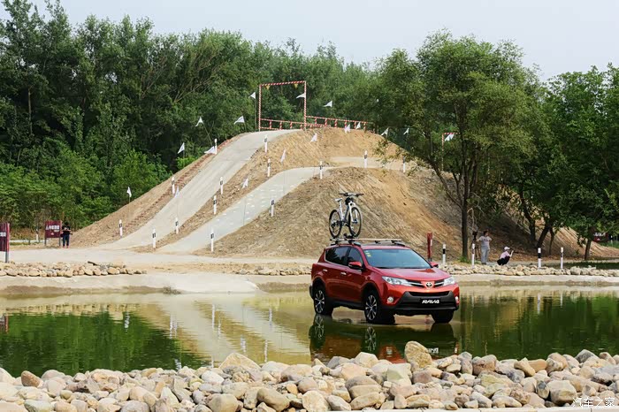 后面的坡是40度的