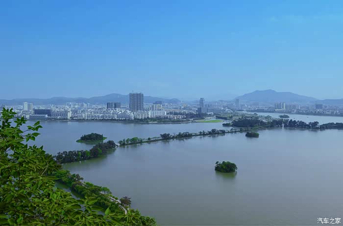 肇庆市位于 广东省 中西部, 西江 干流中下游,东部和东南部与 佛山市