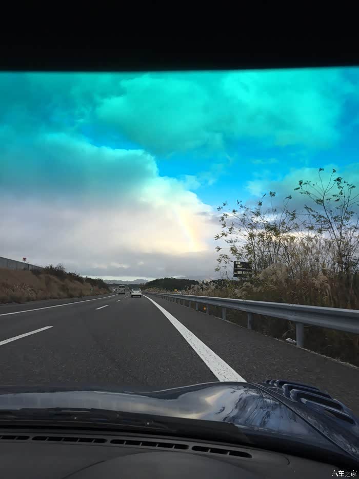 【rainbow】昨天在山里开车遇到彩虹了,哈哈.