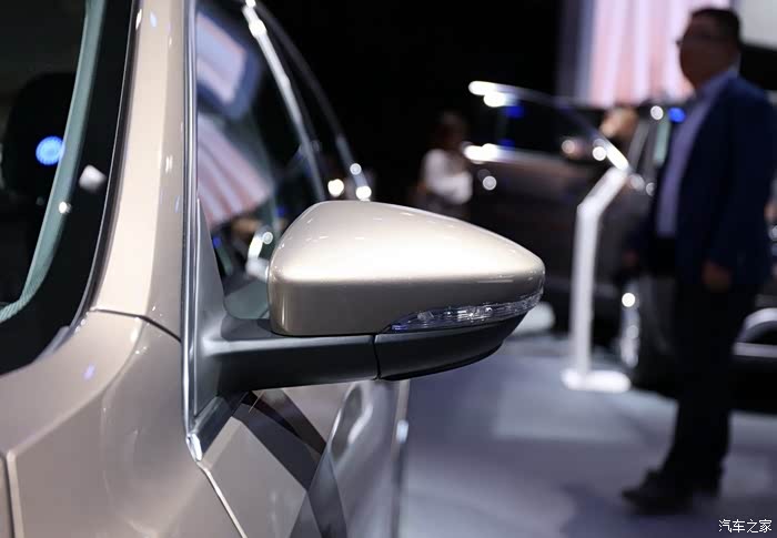 全新帕萨特的高端大气上档次感觉真好你觉得怎么样