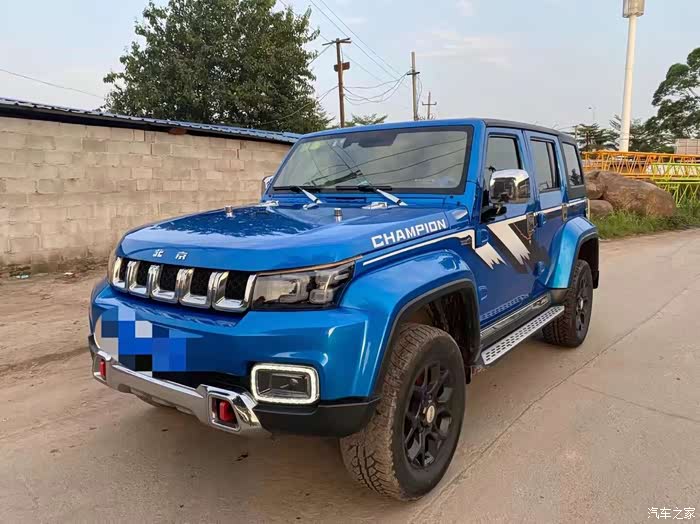 北京bj40蓝色看着更加有越野感