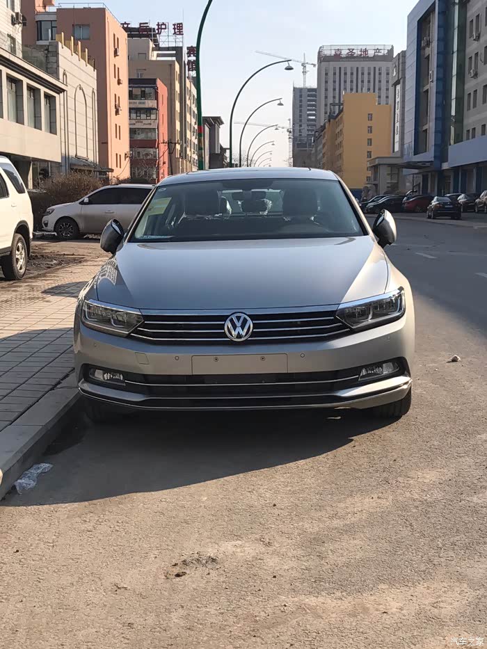 颜色要看你年纪了 我27雅士银无敌漂亮.金色不耐看