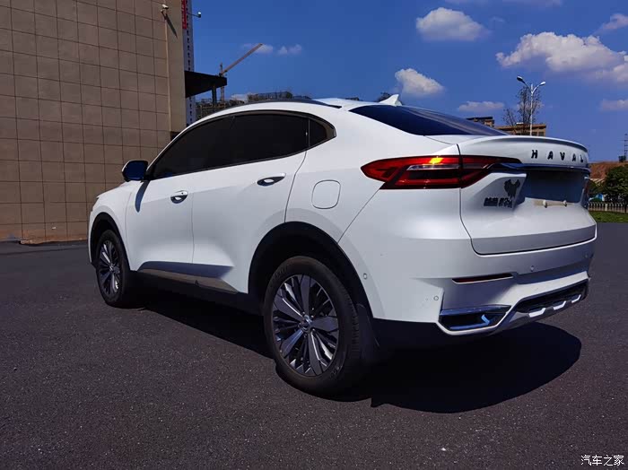 哈弗f7x白色红内