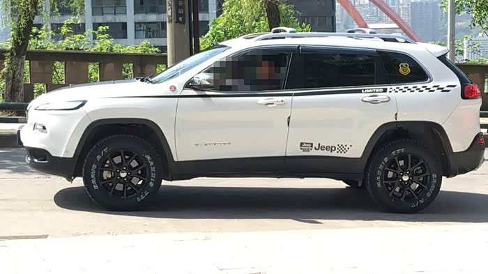 重庆国产首光首改的骚动之路自由光升高和前保险杆改装