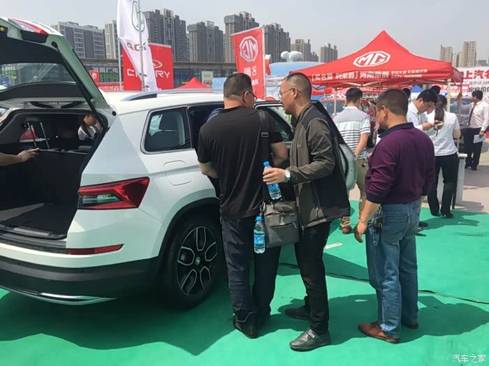 五一郑州福塔车展看大熊感觉可带劲