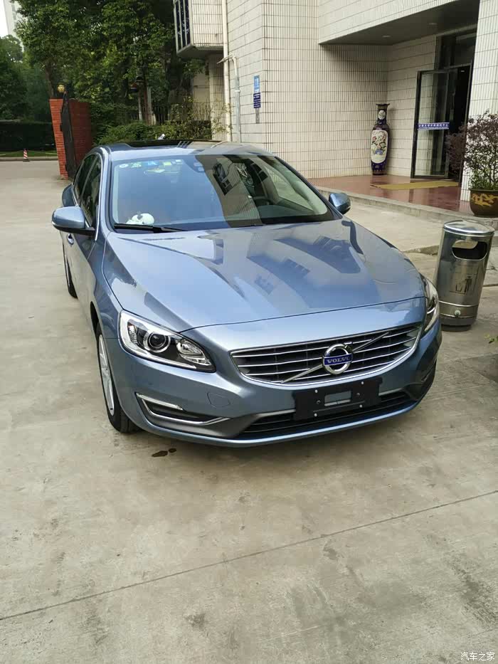 2017款volvos60lt3智进贻贝蓝提车