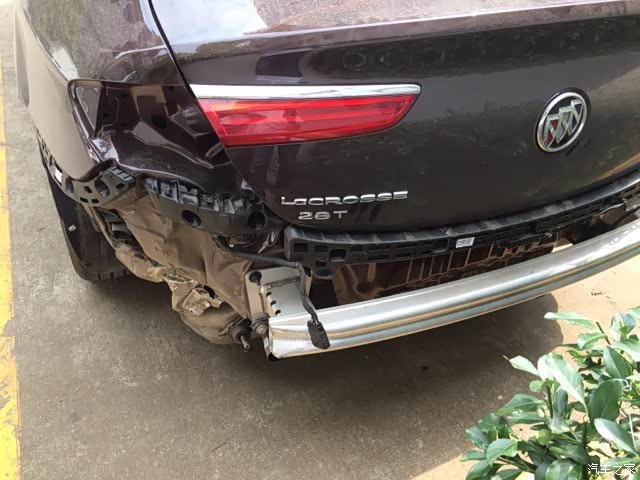 【图】被追尾了_全新君越论坛_汽车之家论坛