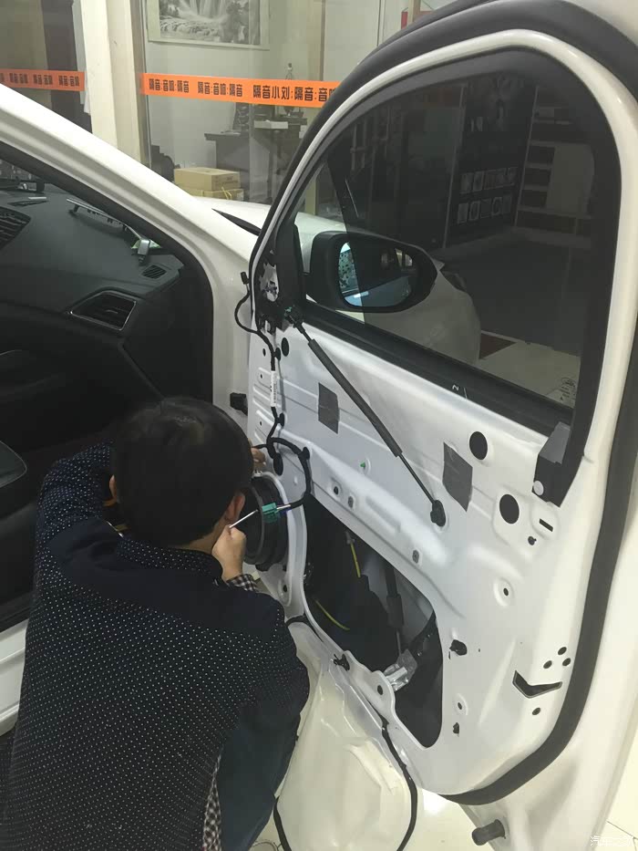 新福睿斯加装美国crossfire交叉火力dsp功放和四门豪华隔音