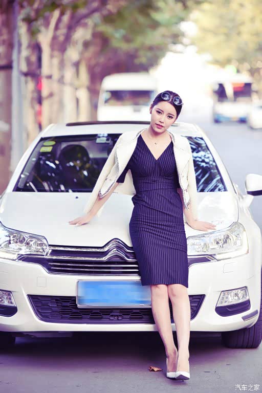 媳妇当车模气质女王小姨子时尚大片喷血上映中