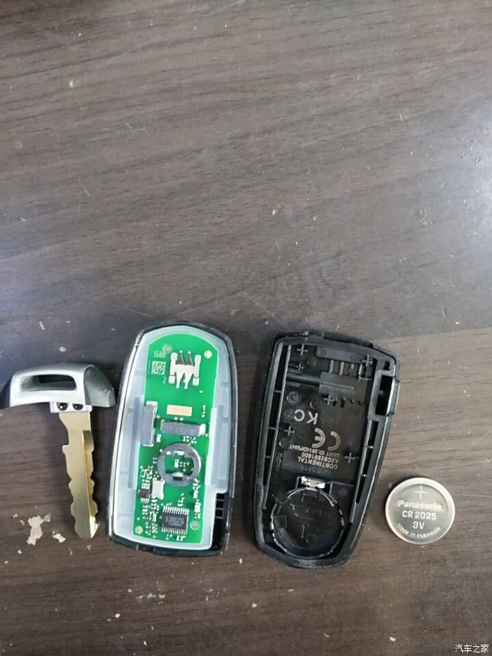 雅迪电动车钥匙换电池图片