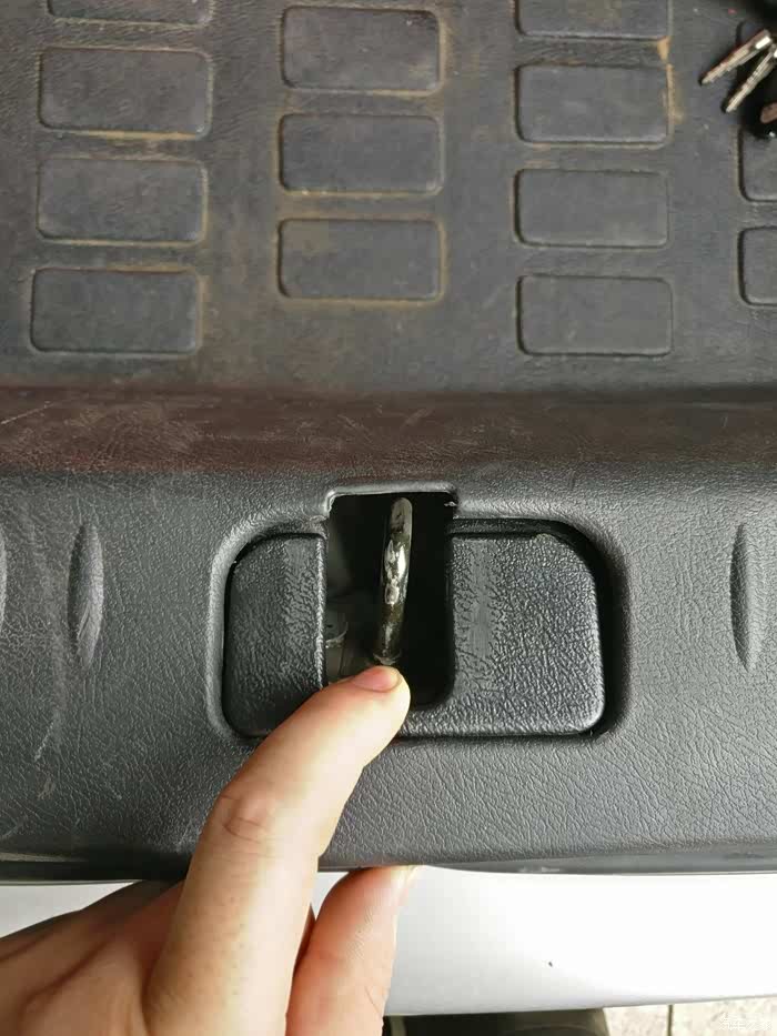 长安悦翔后备箱锁扣