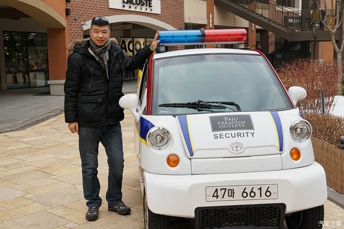 奥莱里面的小型警车