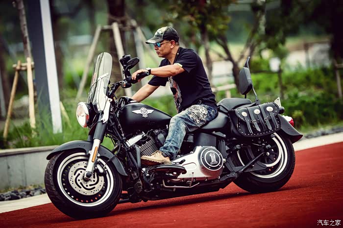 志合重机热爱机车的男人