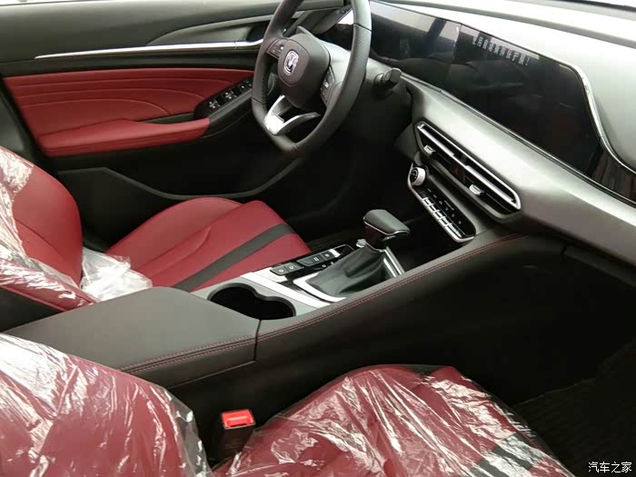 86 | 回复: 1 逸动论坛 给力的家用轿车-长安逸动plus在内饰方面,空间