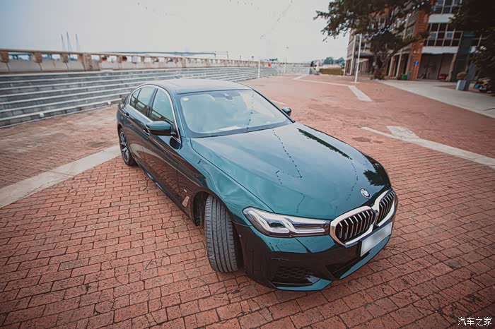 宝马540牛津绿实拍外景分享将复古进行到底