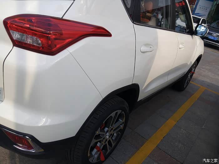 吉林市北汽绅宝自动豪华版白色