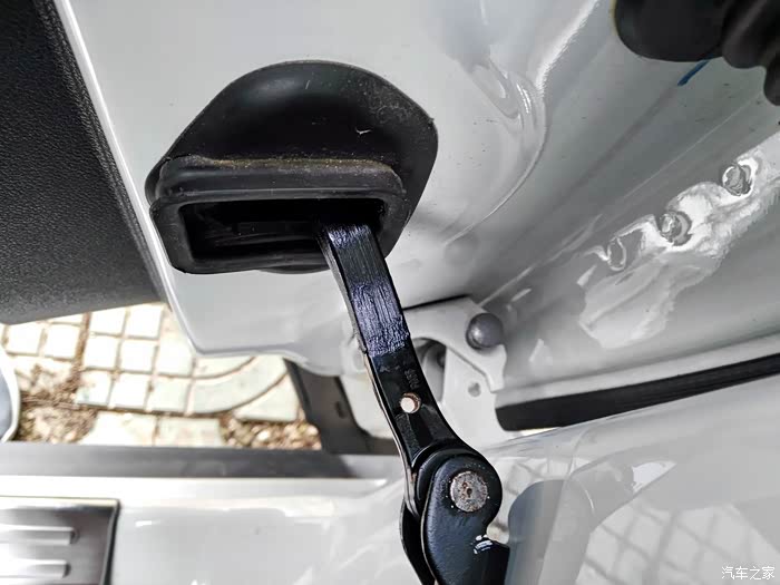 车门限位器润滑保养