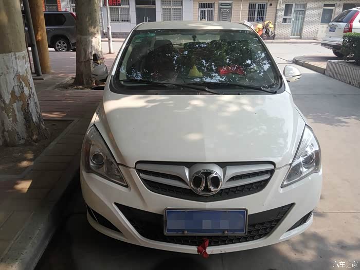不拍车模只拍真车北京汽车e130三厢版