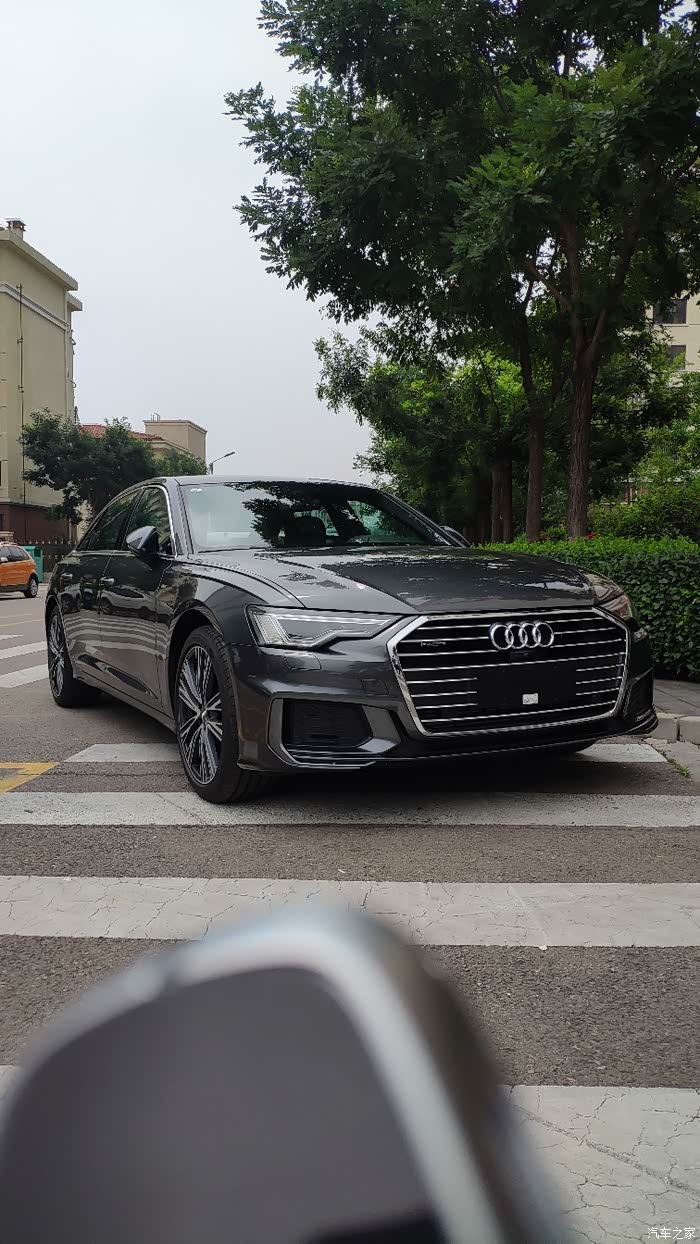 奥迪a6l45甄选四驱天云灰提车作业