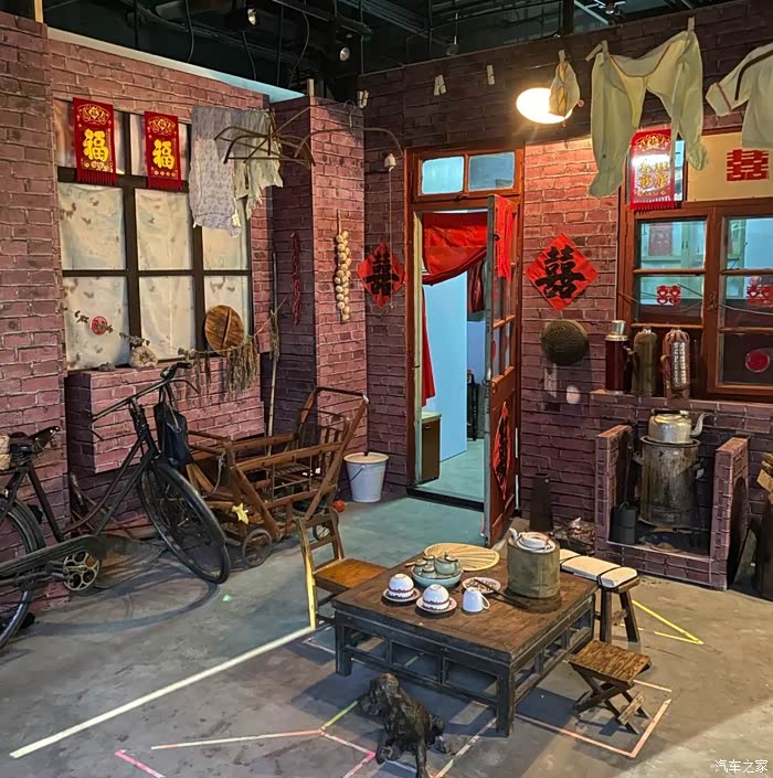 高温补贴带孩子参观津沽记忆博物馆