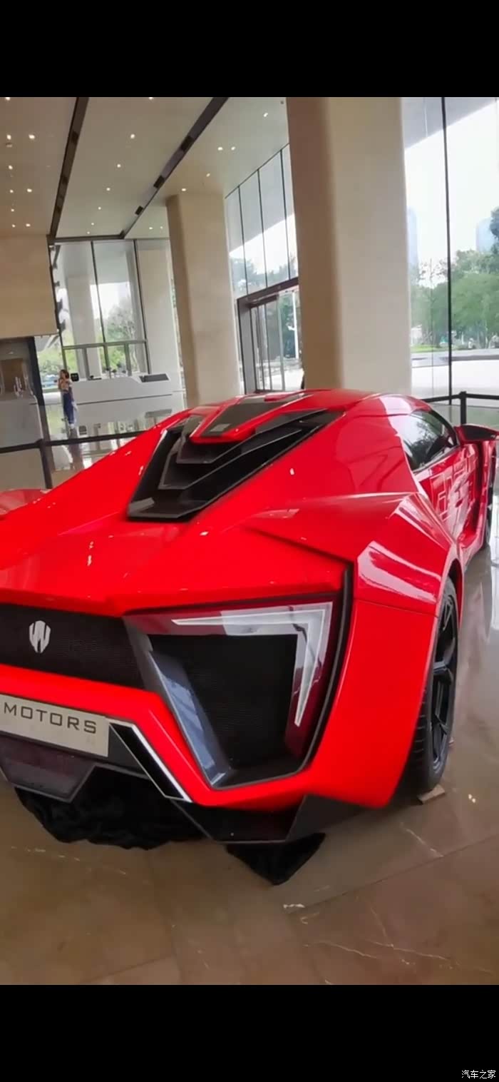 红色的兰博基尼小牛,视觉冲击太震撼了
