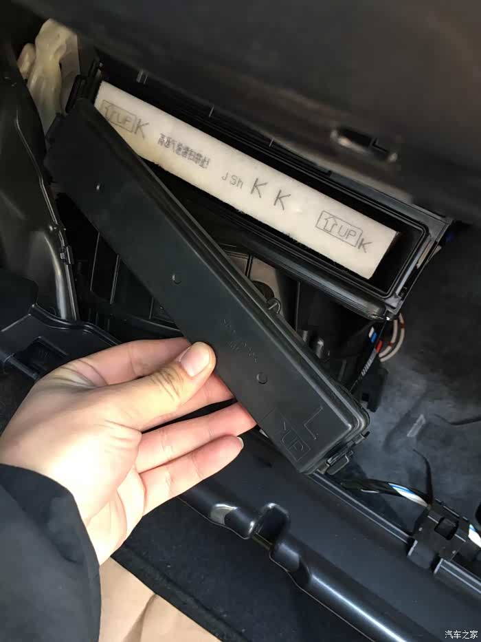 【图】老司机换空调滤网_卡罗拉论坛_汽车之家论坛