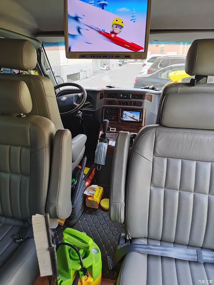 13年长轴12座上海汇众伊思坦纳