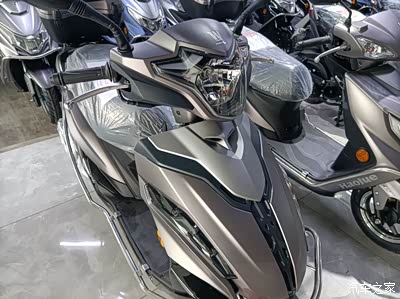 【秋风送爽秀生活】豪爵高端踏板车的先行者usr125