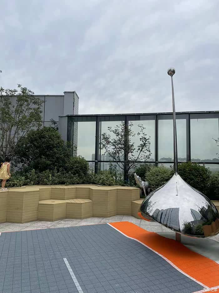 威兰达带我的妈妈打卡美乐城一起看看邓丽君的空中花园