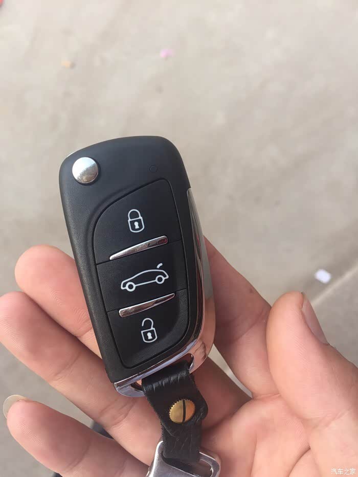 昨天晚上改的钥匙,中间的键不能用