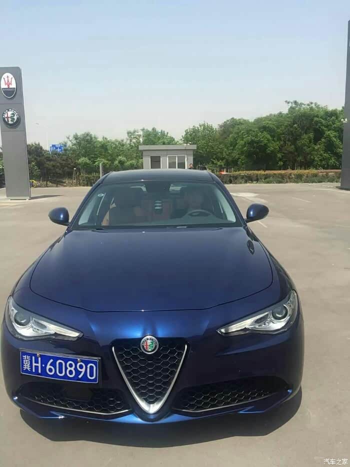 阿尔法罗密欧的车牌照挂哪?