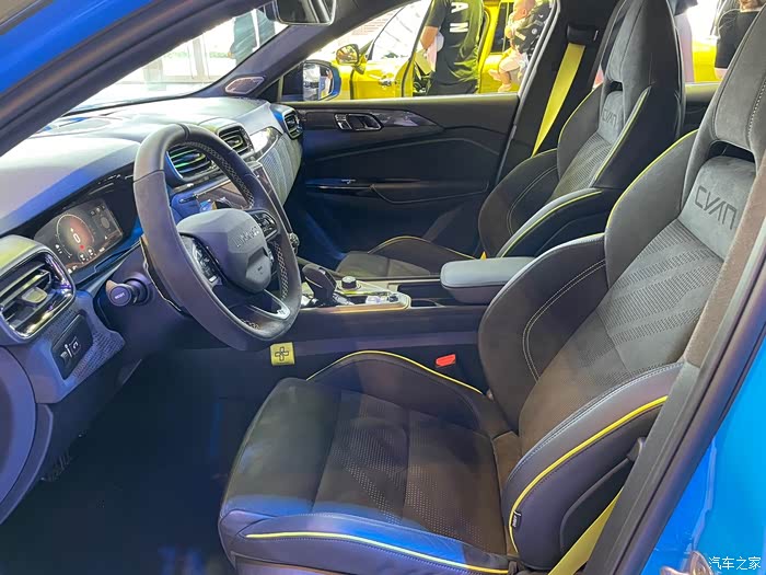 领克03cyan版的内饰
