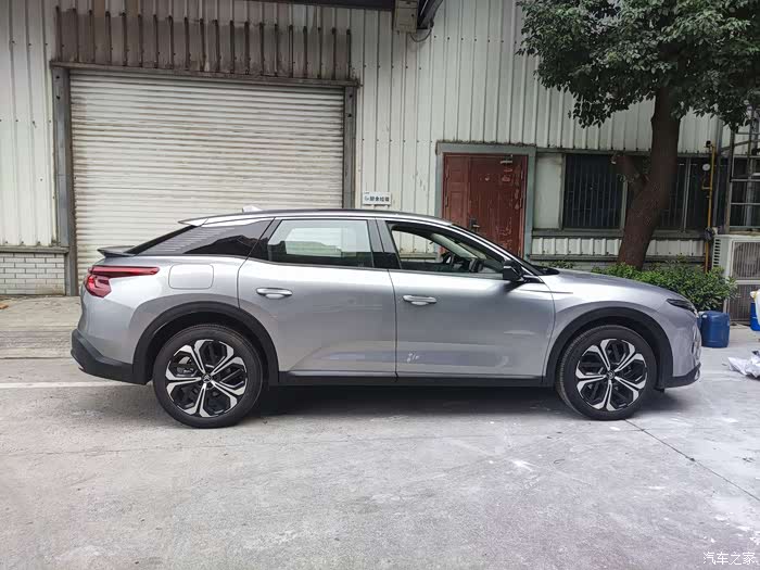 2374 | 回复: 13 凡尔赛c5 x论坛 黑色,太空银来