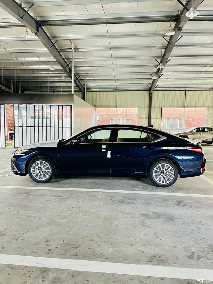 雷克萨斯es300h宝石蓝秋山栗