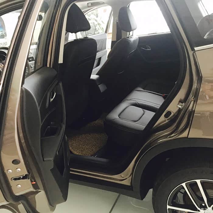 今天去4s店看了奔腾x40.谈谈感受.