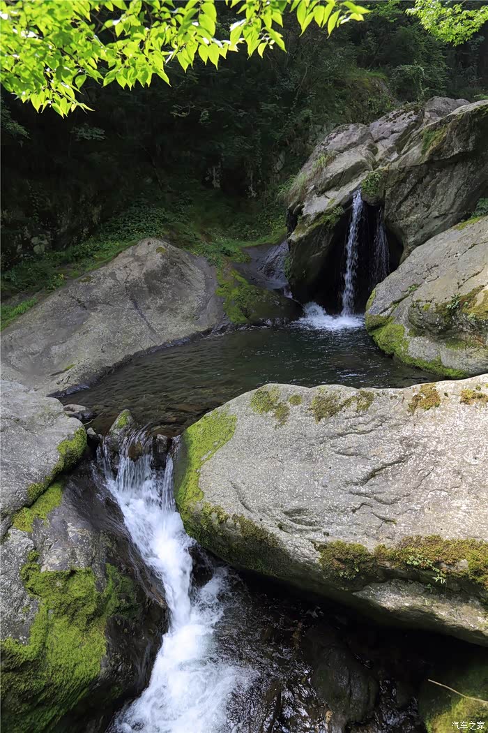 陕南深山里的小溪清流