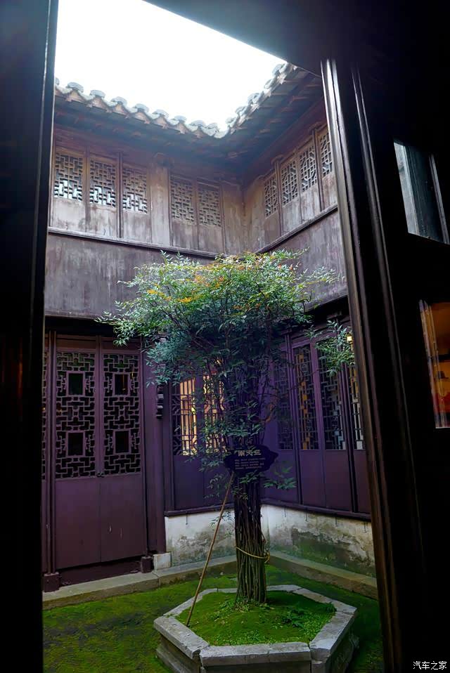 瞿氏家祠院子里的天井.