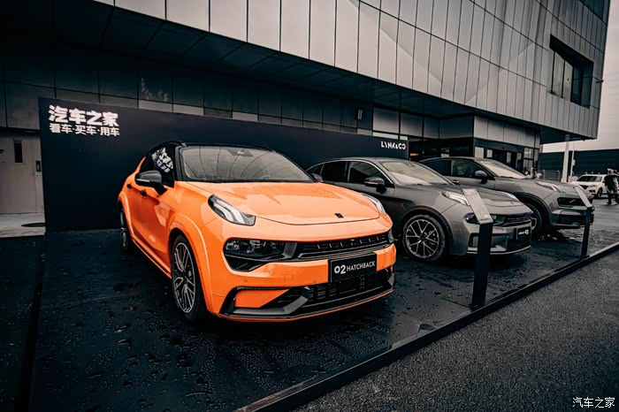 【性能嘉年华】和小鹿一起玩转潮酷改装的in核现场进入到车辆备赛区