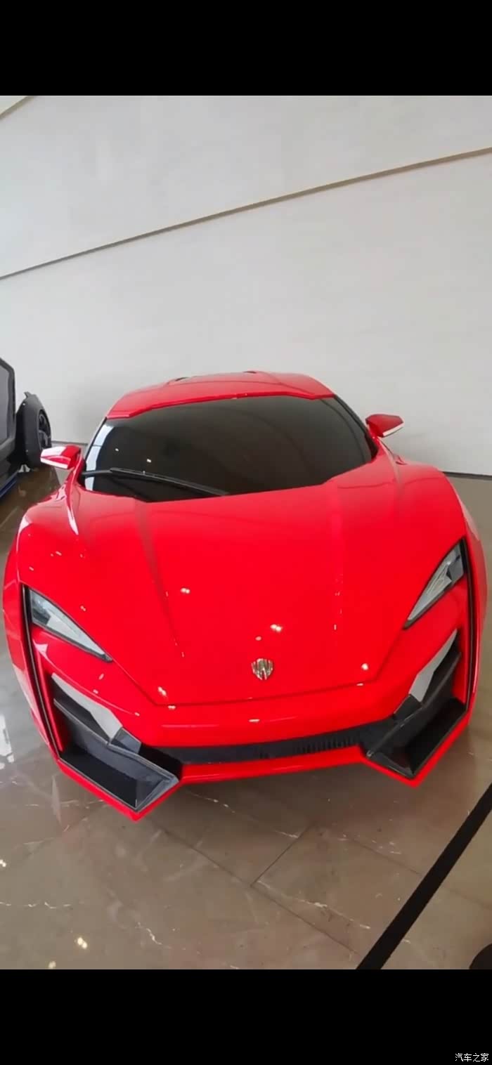 红色的兰博基尼小牛视觉冲击太震撼了