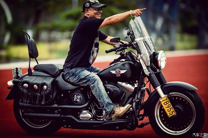 志合重机热爱机车的男人