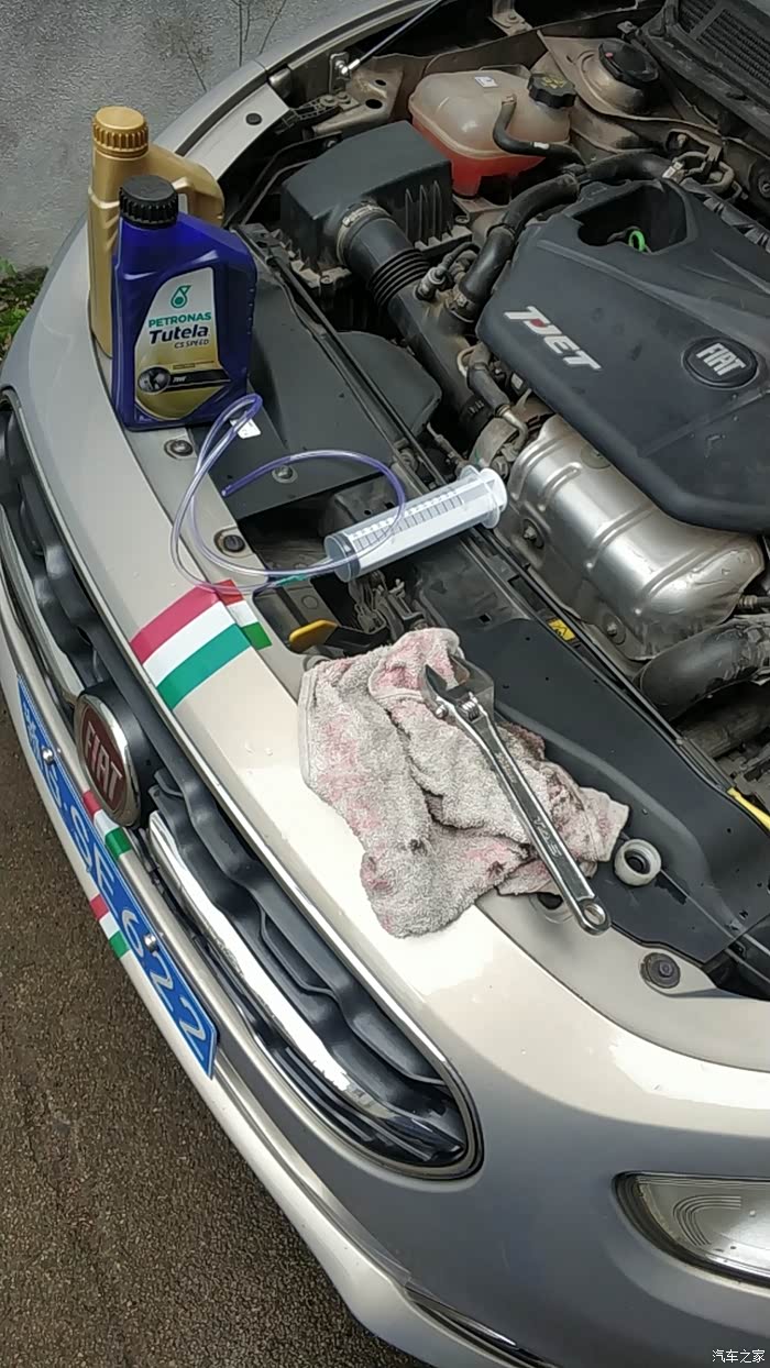 菲翔六年八万公里自己动手换液压油