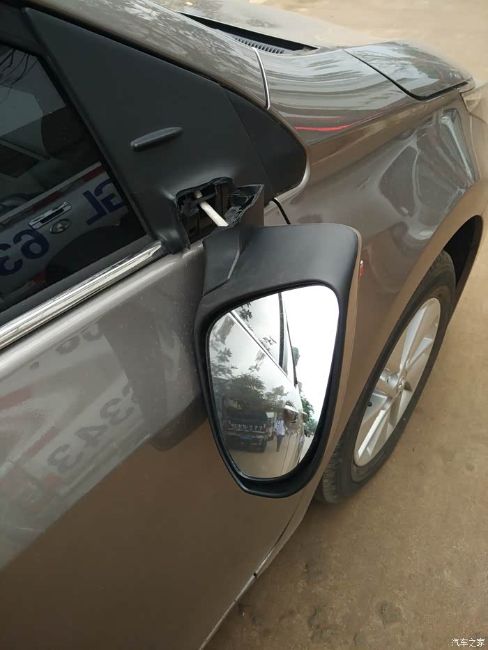 右后视镜断了