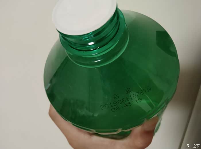 龟牌玻璃水有絮状物