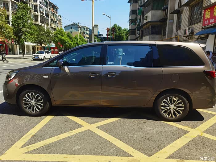 别克gl8牛津棕652t家庭用车之选小改怡情大改伤身