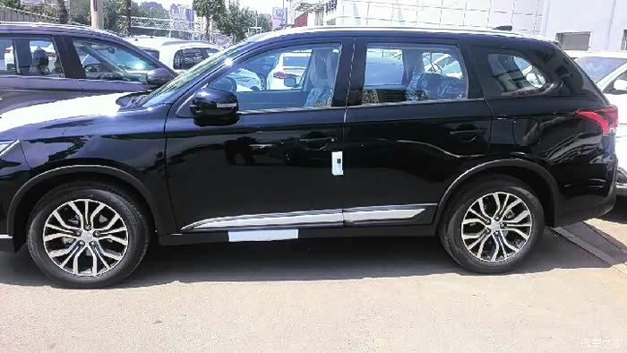 2017款三菱欧蓝德20l5坐有没有黑色的